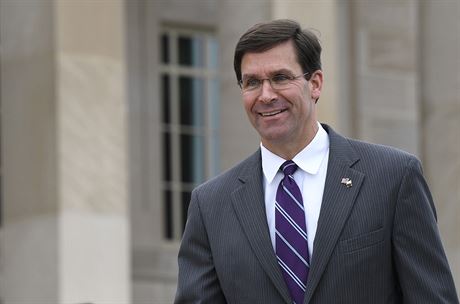 Úadující ministr obrany USA Mark Esper (8. ervence 2019)