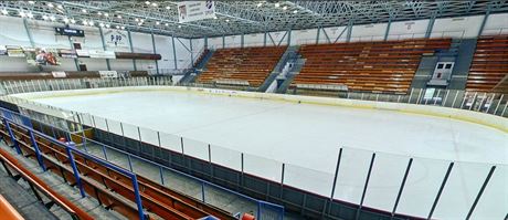 Zimní hokejový stadion v Uherském Hraditi.