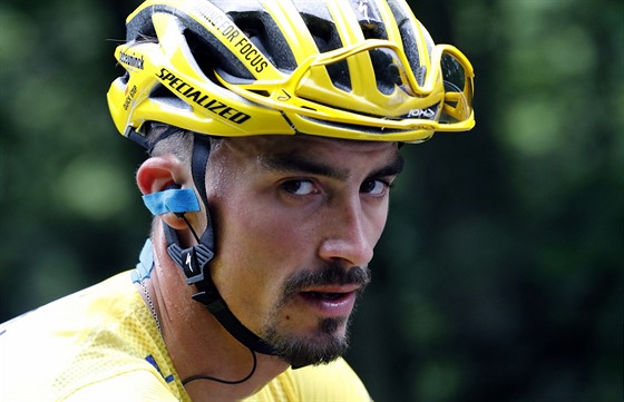 Francouzský cyklista Julian Alaphilippe ve lutém dresu lídra Tour de France.