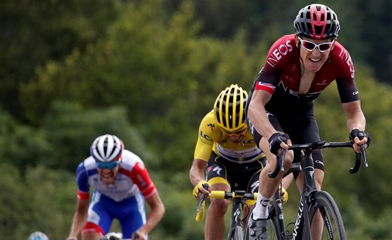 Obhájce vítzství Geraint Thomas se drápe do cíle esté etapy Tour de France....