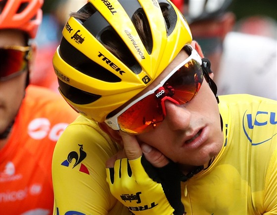 Italský cyklista Giulio Ciccone poprvé v kariée oblékl lutý dres na Tour de...
