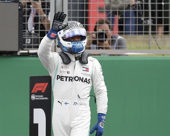 Valtteri Bottas z Mercedesu bhem kvalifikace na Velkou cenu Británie.