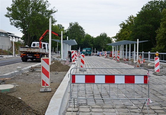 Úpravy pednádraního prostoru v Karlových Varech se blíí ke konci.