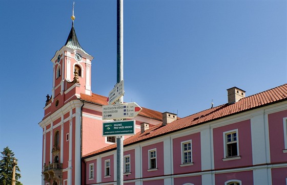 Na sm�rovkách Klubu �eských turist� je Cyrilometod�jská stezka ozna�ená bílým...