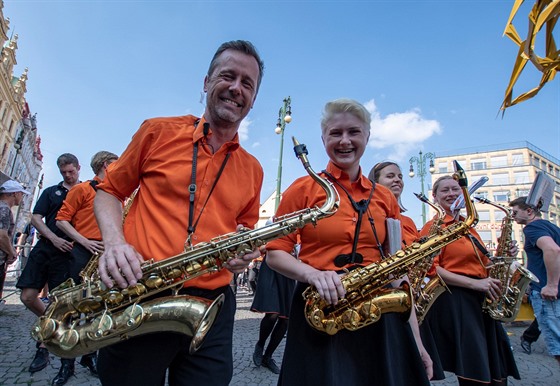 V Praze zaal festival pouliního divadla Za dvemi. (15. ervence 2019)