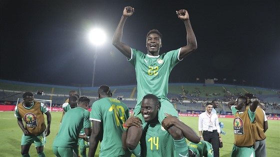 Senegalští fotbalisté slaví postup do finále mistrovství Afriky.