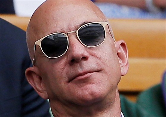 Jeff Bezos na finále Wimbledonu (Londýn, 14. července 2019)