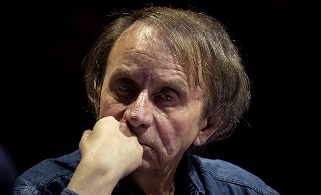 Podněcuje nenávist a násilí, žene svaz mešit spisovatele Houellebecqa k soudu