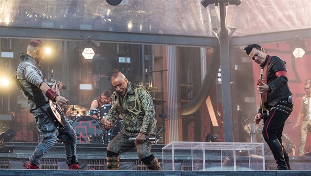 Rammstein se kvůli obvinění obrátili na advokáty. A preventivně zrušili afterparty