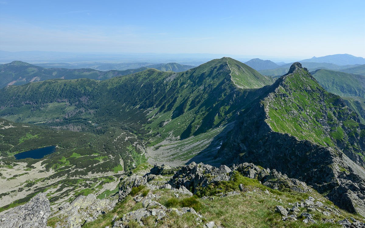 Žabky stranou, tady vás čekají řetězy. Přechod Roháčů, který vyžaduje ...