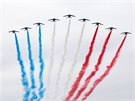 Letouny Alfa francouzského vojenského letectva pi slavnostním peletu nad...