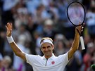 výcar Roger Federer se raduje z postupu do semifinále Wimbledonu.
