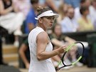 Rumunka Simona Halepová se raduje bhem finále Wimbledonu.