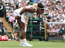 Serena Williamsová natvan reaguje bhem finále Wimbledonu.