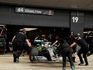 Lewis Hamilton z Mercedesu bhem kvalifikace na Velkou cenu Británie.