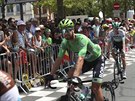 Slovák Peter Sagan pijídí v zeleném trikotu pro lídra bodovací soute na...