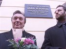 Kdy v roce 2005 Karel Gott slavnostn odhaloval pamtn desku Jry Pospila,...
