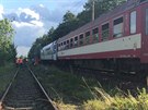P�i tragick� sr�ce osobn�ho auta a vlaku v �erno�ic�ch u Jarom��e zem�eli 4...