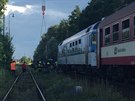 P�i tragick� sr�ce osobn�ho auta a vlaku v �erno�ic�ch u Jarom��e zem�eli 4...