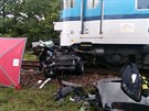 Pi tragické sráce osobního auta a vlaku v ernoicích u Jarome zemeli 4...