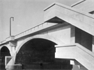Podoba Libeského mostu s kandelábry v roce 1928 v dob uvedení do provozu.