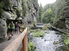 Jednou z nejoblíbenjích atrakcí v národním parku eské výcarsko je plavba...