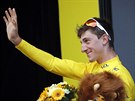 Giulio Ciccone oblékl po esté etap Tour de France lutý trikot lídra.