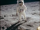 Ikonická fotografie Buzze Aldrina z Msíce krátce po výstupu z Apolla 11