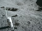 Zaízení pro vizuální analýzu povrchu se jmenovalo Apollo Lunar Surface Closeup...