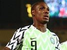 Nigerijský fotbalista Odion Ighalo se raduje z gólu, který nasmroval jeho tým...