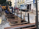 Ve vkopu v Boivojov ulici v Praze 3 prasklo potrub. Gejzr vody vyltl nad...