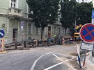 Ve vkopu v Boivojov ulici v Praze 3 prasklo potrub. Gejzr vody vyltl nad...