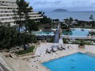 Poniený ecký resort Porto Karrás, Chalkidki. Úady vyhlásily mimoádný stav...