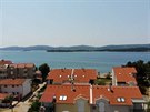 Zadar, Sveti Filip i Jakov, Chorvatsko. K plái vzdálené 70 metr lze dojít jen...