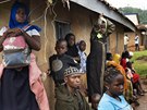 Lidé z vesnice Beni v Kongu čekají na vakcínu proti ebole. (17. července 2019)