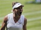 Vítzná grimasa Simony Halepové v semifinále Wimbledonu.