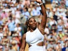 Serena Williamsová zdraví diváky po postupu do finále Wimbledonu.