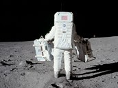 Kromě skákání měli astronauti také několik důležitých vědeckých úkolů. Na Měsíc...