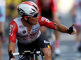 Caleb Ewan se raduje z vítězství v 11. etapě Tour de France.