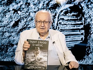 Novinář a dlouholetý propagátor vědy a výzkumu vesmíru Karel Pacner v pořadu...