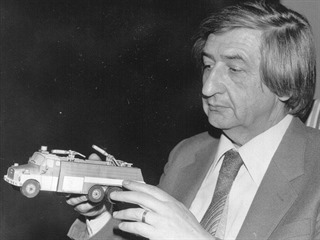 Richard Vyškovský se svým modelem cisternové stříkačky CAS 32 na podvozku Tatra...