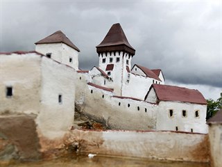 Výtvarník a modelář Zdeněk Brachtl dokončil pro park miniatur v Bystřici nad...