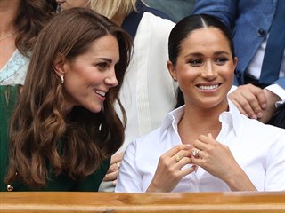 Vévodkyně Kate a Meghan společně na ženském finále Wimbledonu (Londýn, 13. 7....
