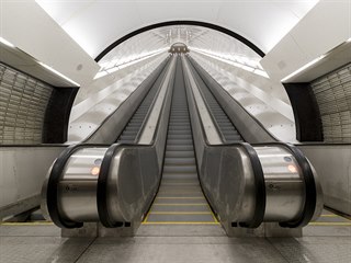 Na Karlově náměstí finišuje oprava eskalátorů v metru a také začalo hloubení...