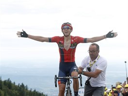 Belgick cyklista Dylan Teuns slav premirov vtzstv v est etap Tour de...