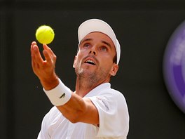 panl Roberto Bautista-Agut bhem tvrtfinle Wimbledonu.