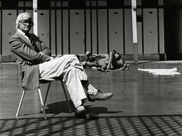 HELMUT NEWTON (1920-2004), David Hockney, Piscine Royale, Paris 1975, ernobílá...