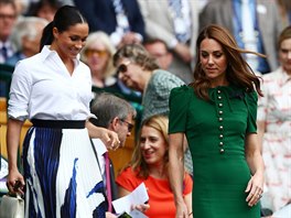 Vévodkyn Meghan a Kate spolen na Wimbledonu (Londýn,13. ervence 2019).