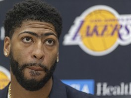 Anthony Davis jako posila Los Angeles Lakers.