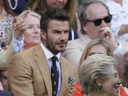Bval fotbalista David Beckham si nenechal ujt semifinle Wimbledonu.